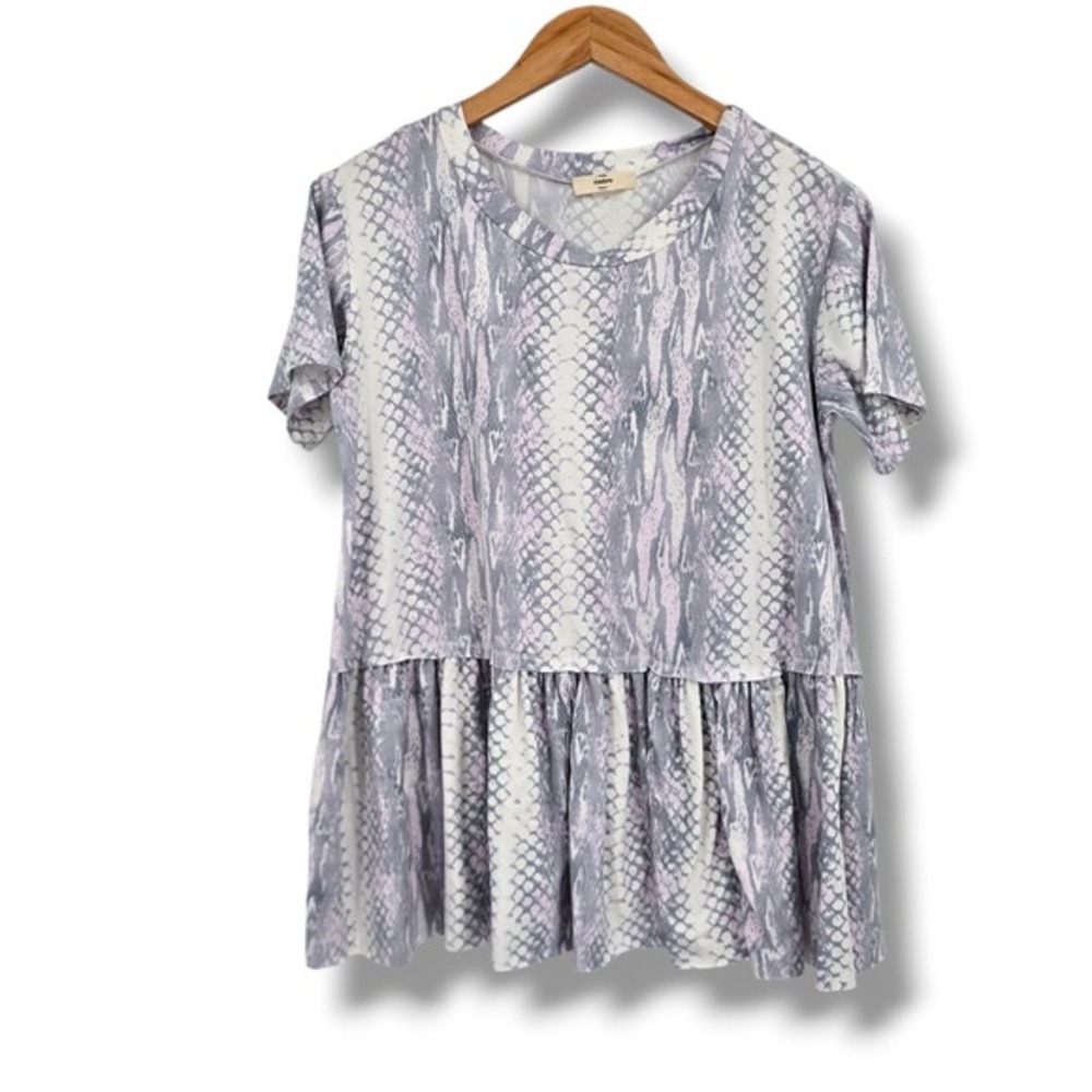 Entro Womens Grey Lavender Snakeskin Print Ruffle Peplum Short Sleeve Top Small